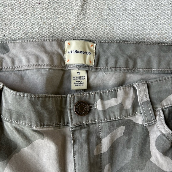 GH BASS & Co.  Camo Skinny Jeans size 12 - Picture 2 of 4